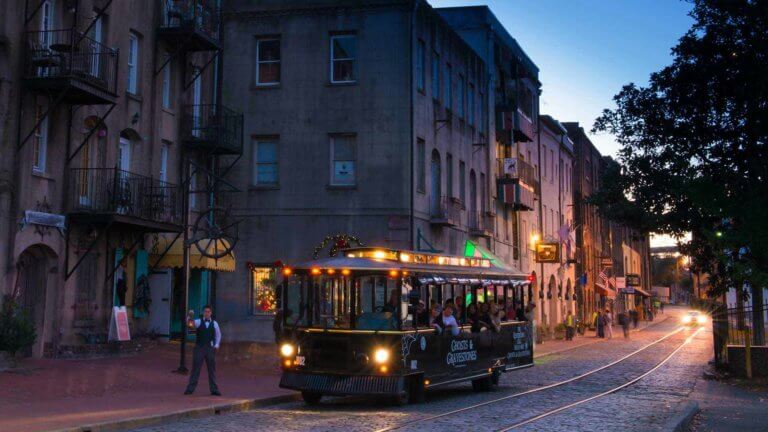 savannah ghost trolley on river street