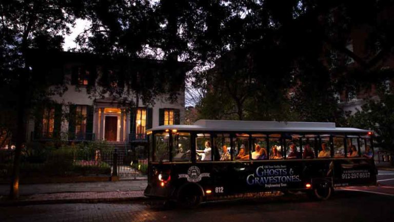 savannah ghost tour trolley in front of tour stop